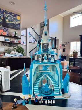 LEGO Elsa Ice Palace / Ice Castle Set 43197